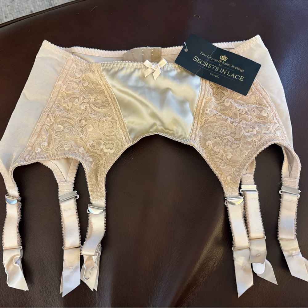 NEW Secrets in Lace Beige Garter Belt M